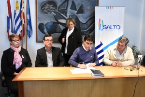 Intendencia de Salto firmó un convenio con UTU para que los estudiantes trabajen como pasantes