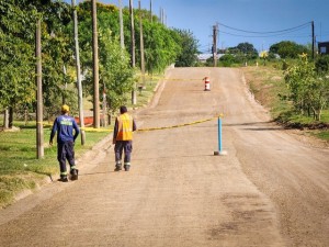 Intendencia de Salto trabaja en pavimentación en tramo de calle Ferrocarrilera