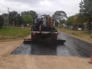 Continúan las obras viales y trabajos de mantenimiento en los barrios de Salto