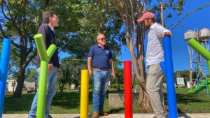 Director de Descentralización y diputado Lima visitan obras en Rincón de Valentín