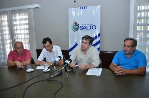 El director de la Oficina Jurídica, Dr. Claudio Opazo y el secretario general de la Intendencia de Salto, Lic. Fabián Bochia
