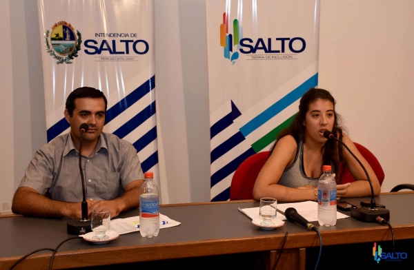 La directora de Desarrollo Social de la Intendencia de Salto, Lic. María Soria y el encargado del Centro Público de Empleo (CePE), Mario de los Santos